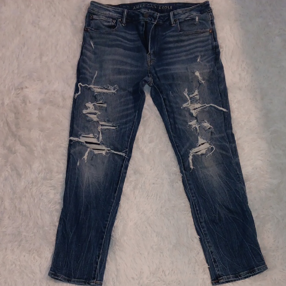 American Eagle Outfitters Women's Blue Distressed Jeans